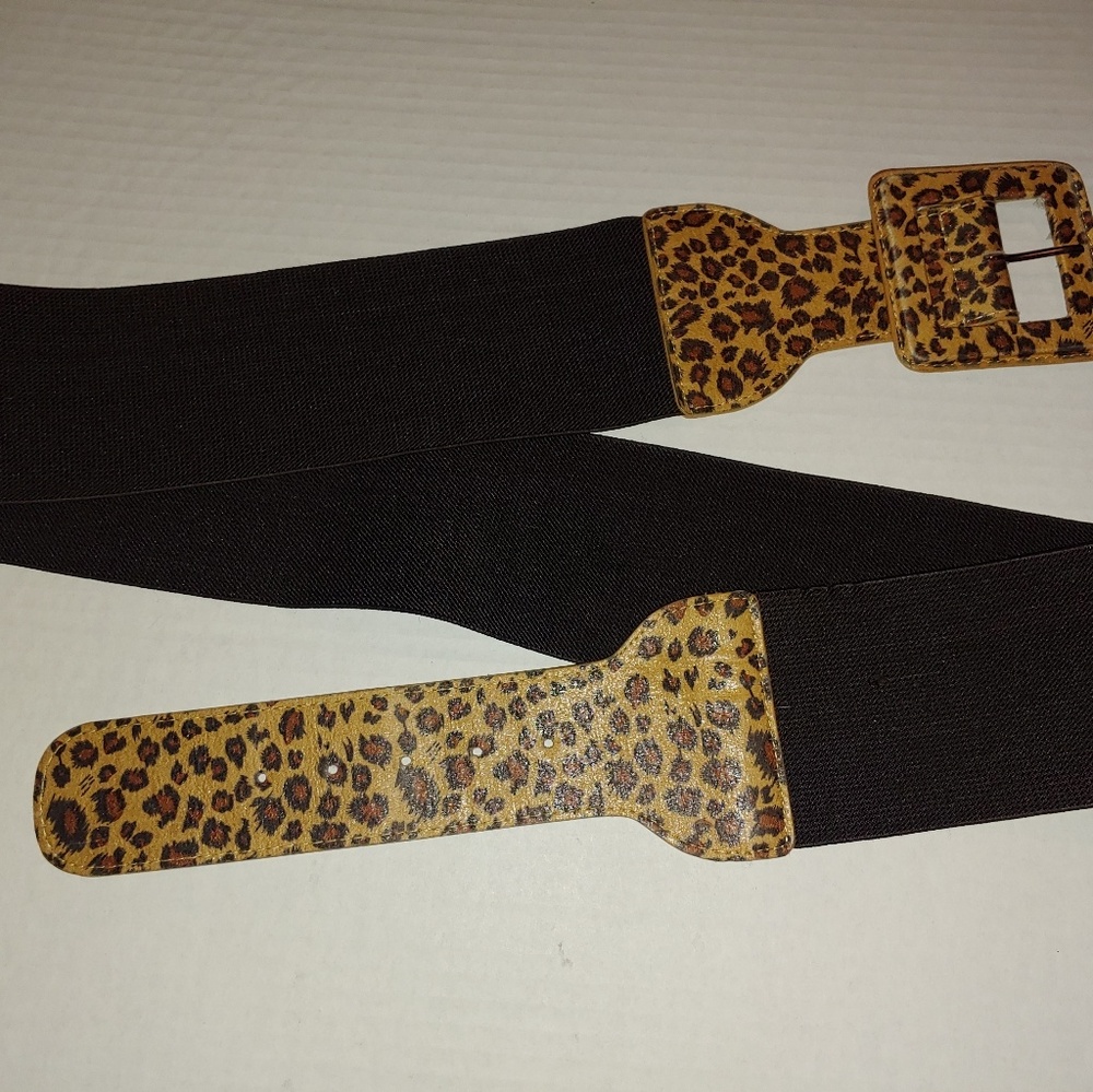 Wide brown leopard stretch belt